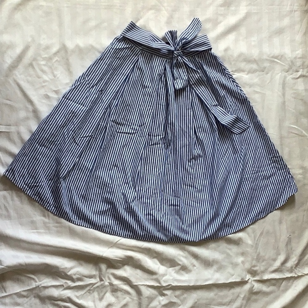 Girl’s Knee Length Skirt w/ Bow
